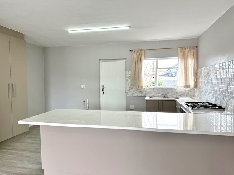 Newly renovated open plan secure unit close to Cape Rd - Photo 4