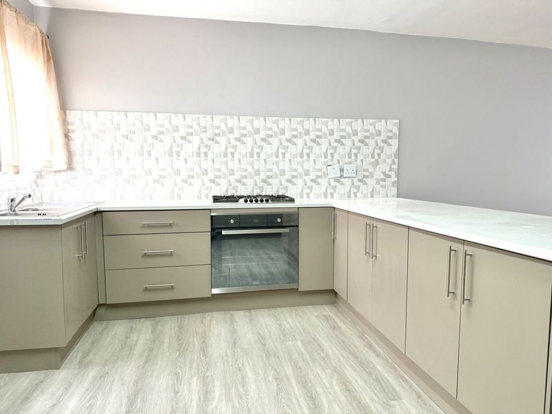 Newly renovated open plan secure unit close to Cape Rd - Photo 10