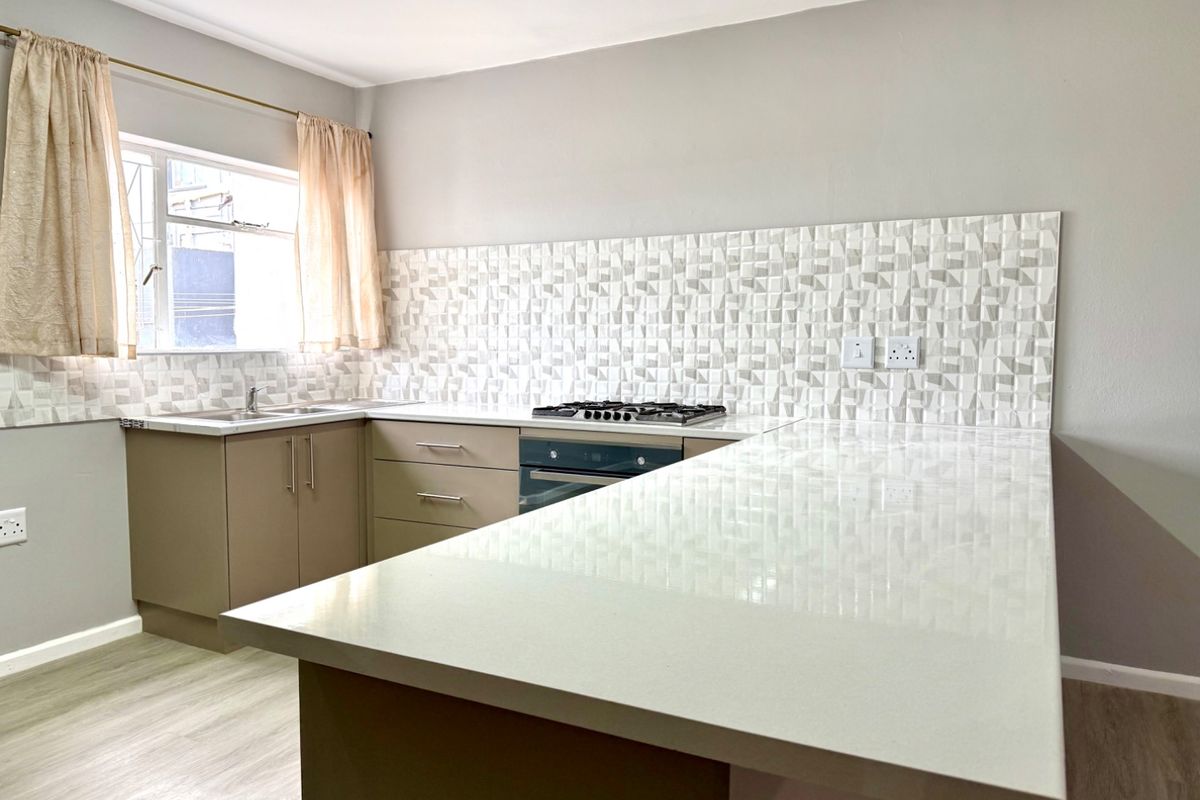 Newly renovated open plan secure unit close to Cape Rd - Photo 3