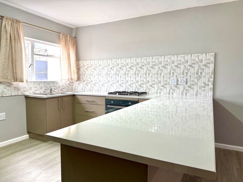 Newly renovated open plan secure unit close to Cape Rd - Photo 3