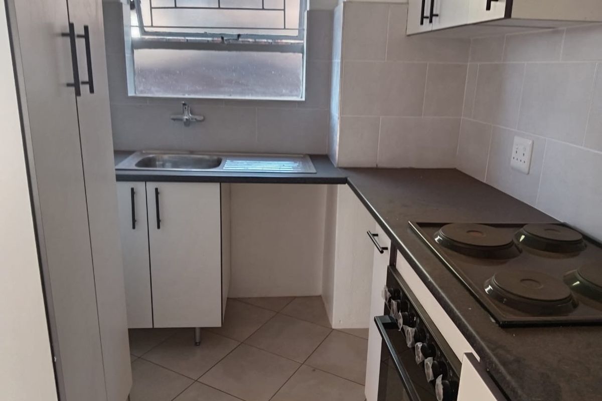 2 Spacious bedroom duplex for Sale in Pretoria North - Photo 2