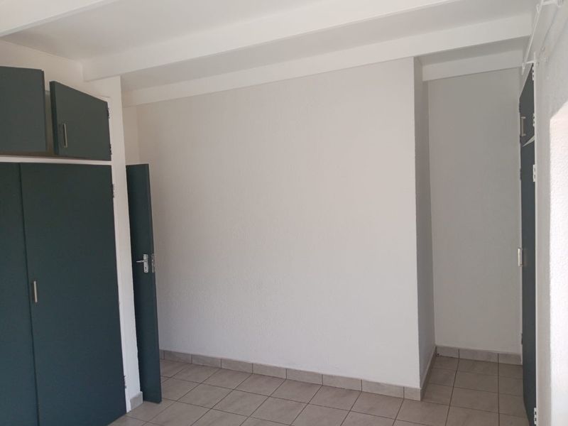 2 Spacious bedroom duplex for Sale in Pretoria North - Photo 7