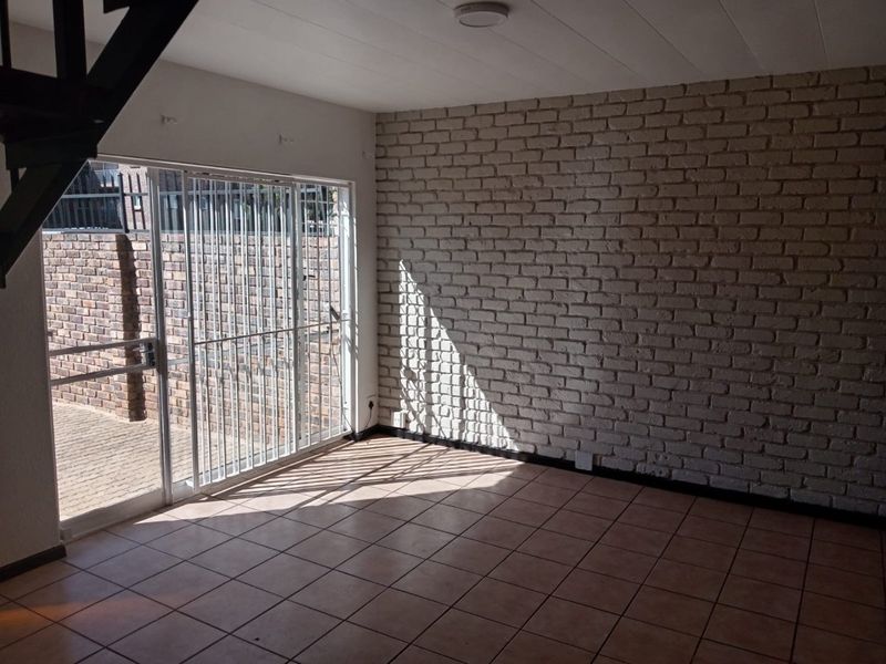 2 Spacious bedroom duplex for Sale in Pretoria North - Photo 5