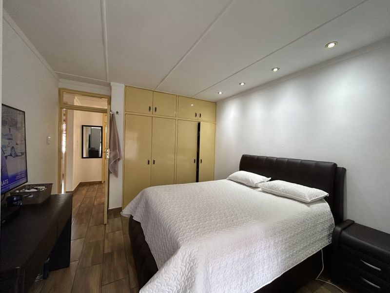 3 Bedroom Duplex Townhouse For Sale in Bedford Gardens - Photo 9