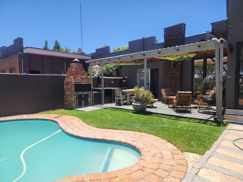 Multi-Unit Property - Photo 1