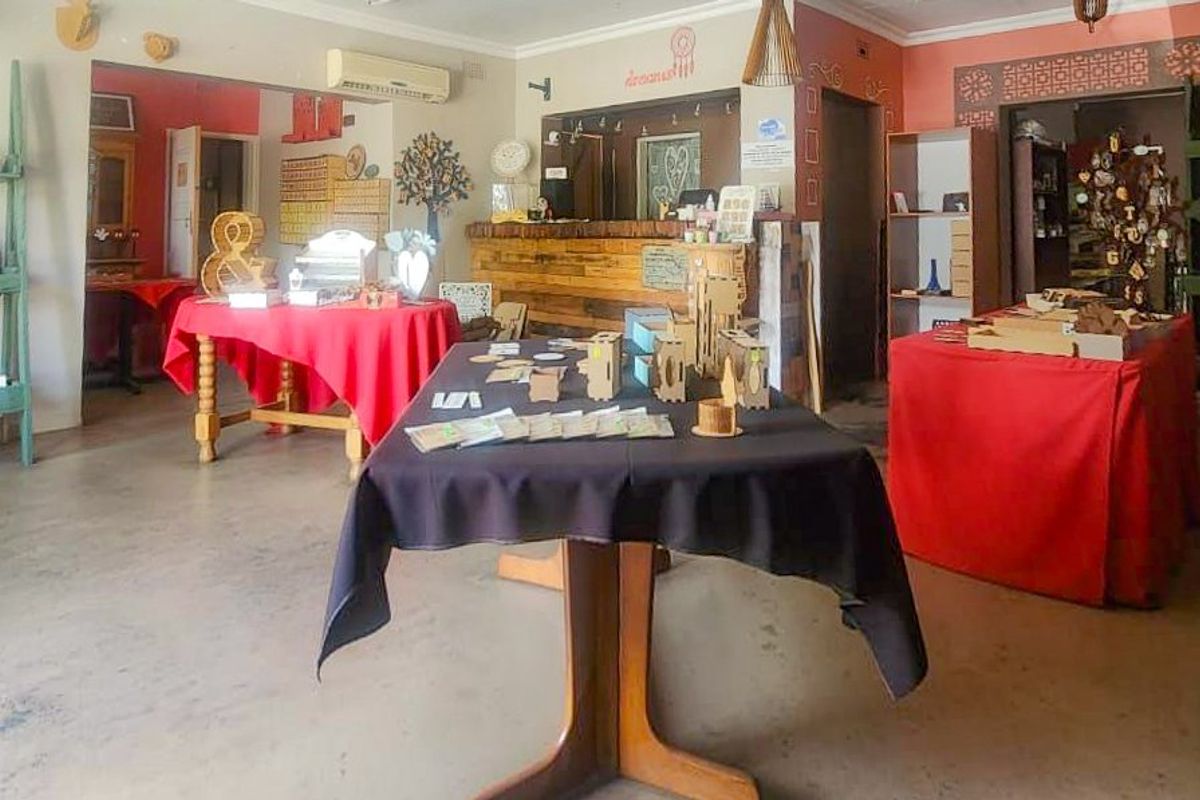 BUSINESS PREMISES WITH EXCELLENT LOCATION! - Photo 4