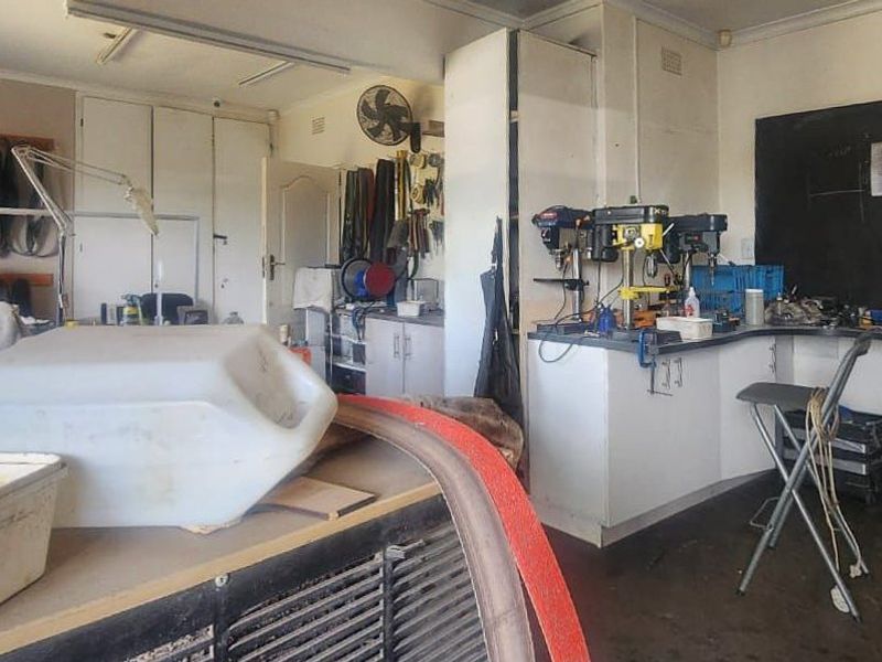 BUSINESS PREMISES WITH EXCELLENT LOCATION! - Photo 9