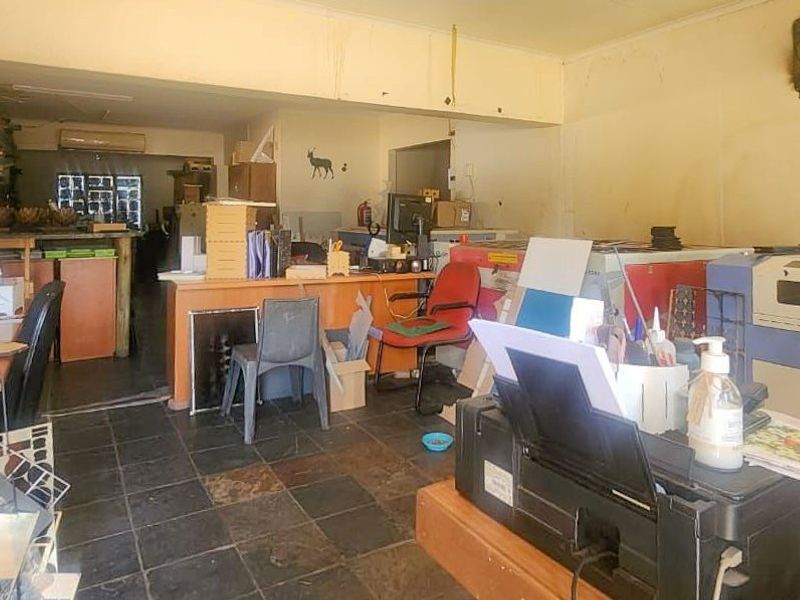 BUSINESS PREMISES WITH EXCELLENT LOCATION! - Photo 8