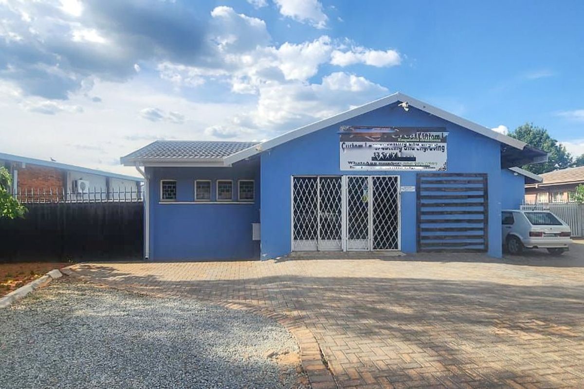 BUSINESS PREMISES WITH EXCELLENT LOCATION! - Photo 2