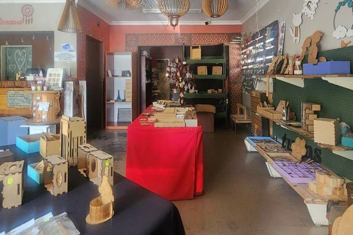 BUSINESS PREMISES WITH EXCELLENT LOCATION! - Photo 5