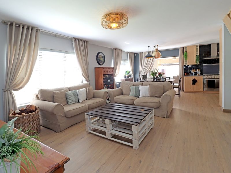 Immaculate and Stylish Duet – A Cut Above the Rest! - Photo 3