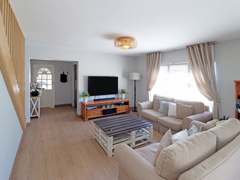 Immaculate and Stylish Duet – A Cut Above the Rest! - Photo 5