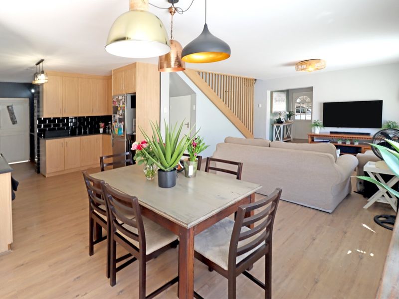 Immaculate and Stylish Duet – A Cut Above the Rest! - Photo 9