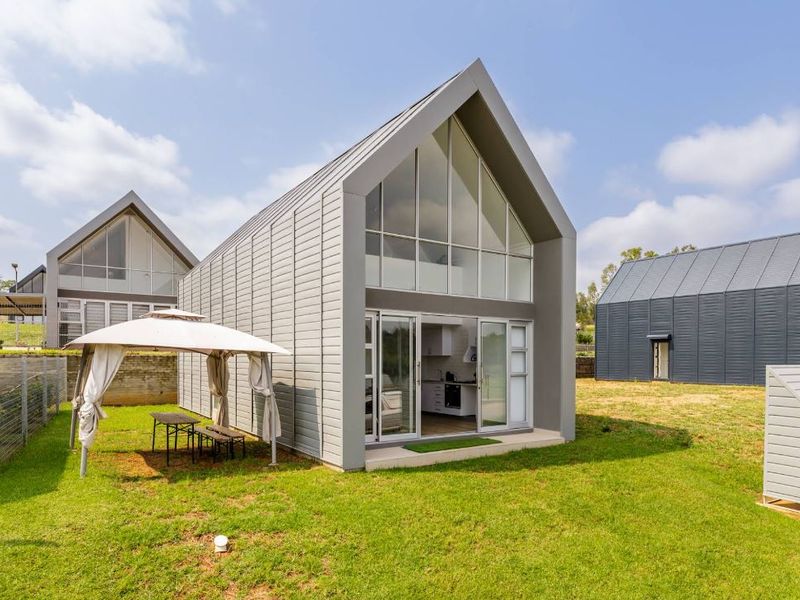 Signature, Live Smarter. Live Sustainably. Live Luxuriously. COUNTRY GARDENS ESTATE – SUSTAINABLE OFF-GRID LIVING IN LANSERIA TRUE SUSTAINABILITY = REAL SAVINGS •	Off-grid ready: solar energy + borehole water supply - Photo 7