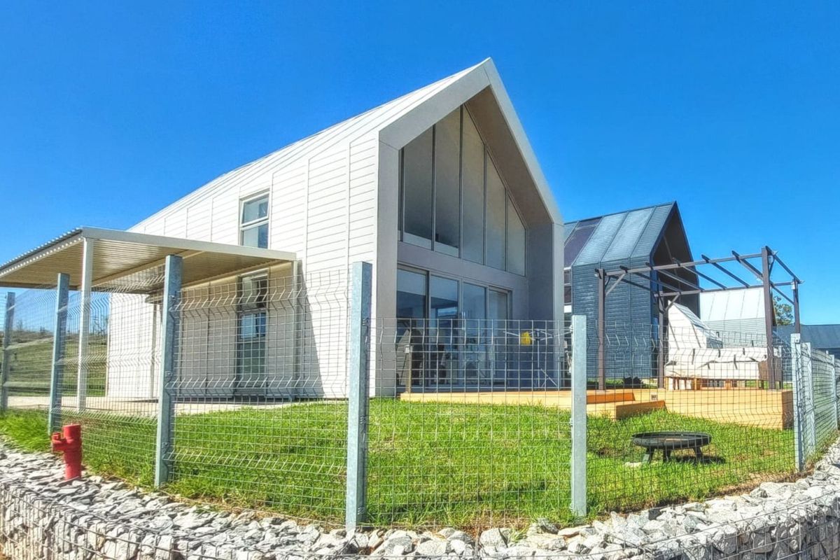 Signature, Live Smarter. Live Sustainably. Live Luxuriously. COUNTRY GARDENS ESTATE – SUSTAINABLE OFF-GRID LIVING IN LANSERIA TRUE SUSTAINABILITY = REAL SAVINGS •	Off-grid ready: solar energy + borehole water supply - Photo 5