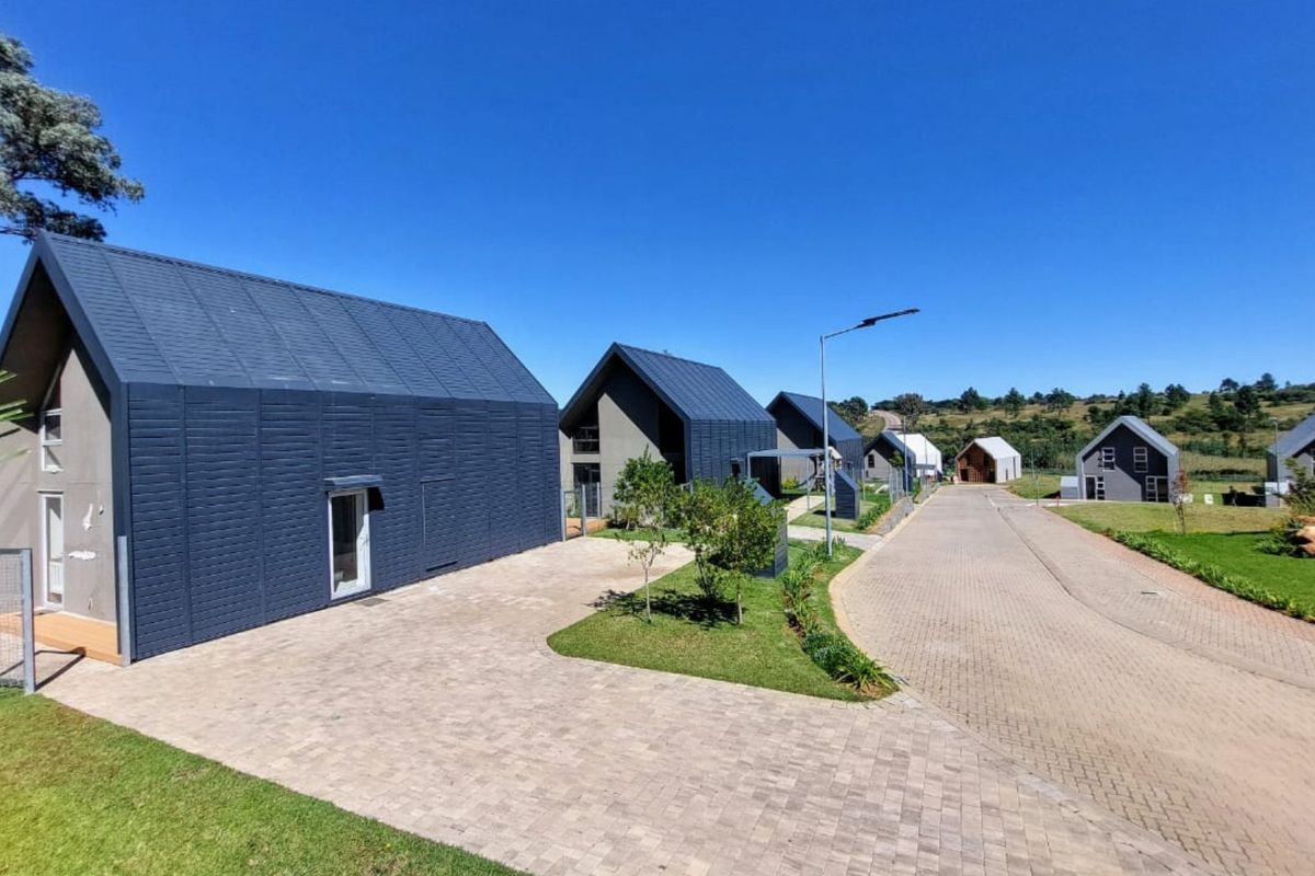 Signature, Live Smarter. Live Sustainably. Live Luxuriously. COUNTRY GARDENS ESTATE – SUSTAINABLE OFF-GRID LIVING IN LANSERIA TRUE SUSTAINABILITY = REAL SAVINGS •	Off-grid ready: solar energy + borehole water supply - Photo 3