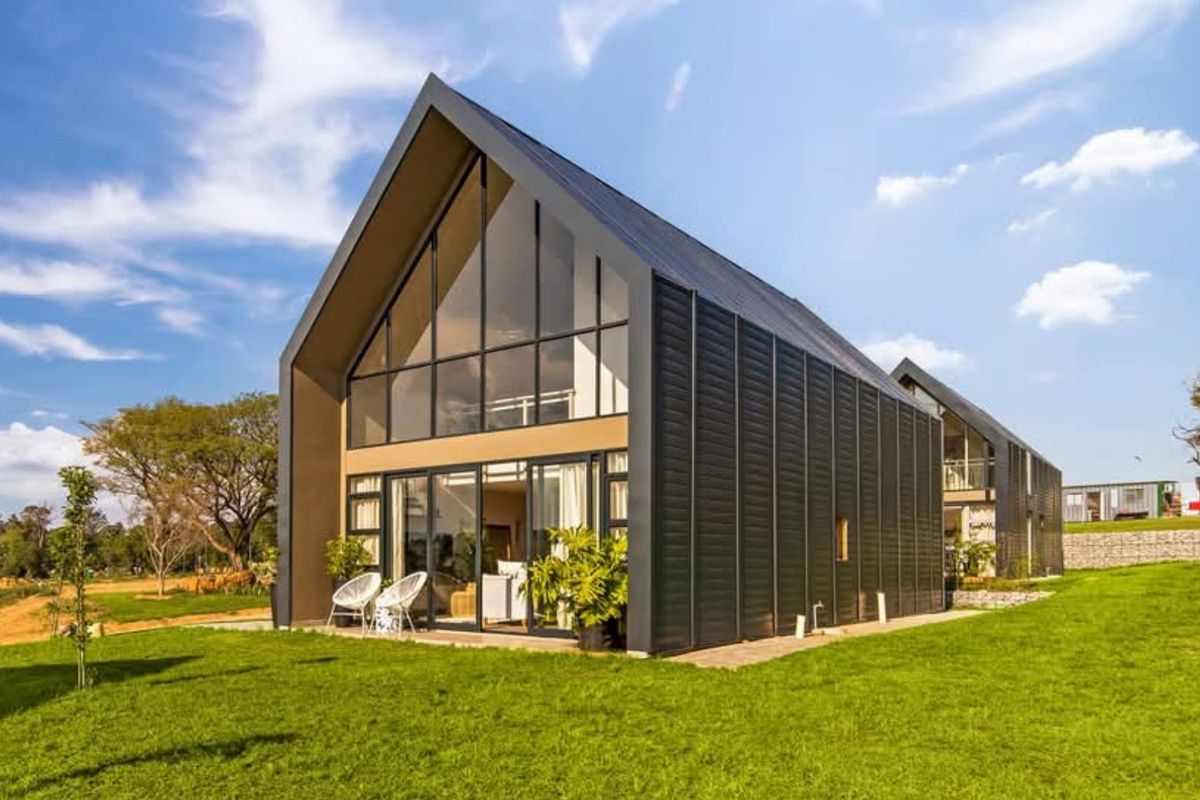 Signature, Live Smarter. Live Sustainably. Live Luxuriously. COUNTRY GARDENS ESTATE – SUSTAINABLE OFF-GRID LIVING IN LANSERIA TRUE SUSTAINABILITY = REAL SAVINGS •	Off-grid ready: solar energy + borehole water supply - Photo 4