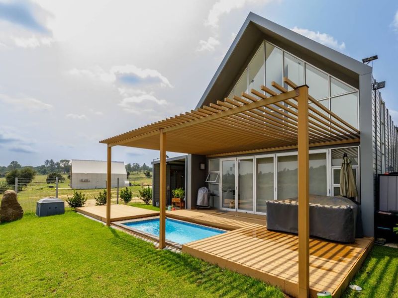 Signature, Live Smarter. Live Sustainably. Live Luxuriously. COUNTRY GARDENS ESTATE – SUSTAINABLE OFF-GRID LIVING IN LANSERIA TRUE SUSTAINABILITY = REAL SAVINGS •	Off-grid ready: solar energy + borehole water supply - Photo 6