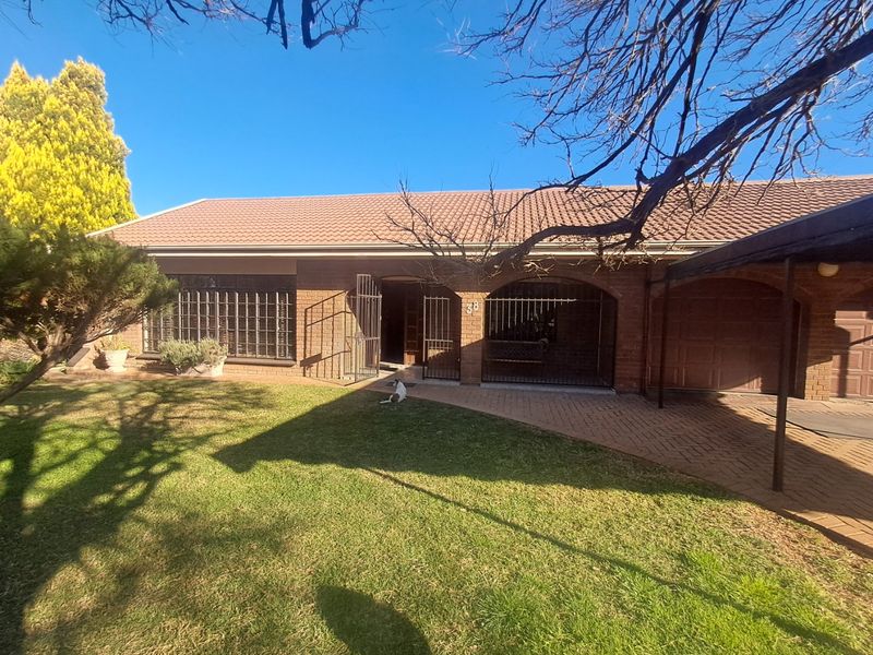 4 Bedroom house for sale in Wilkoppies - Photo 10