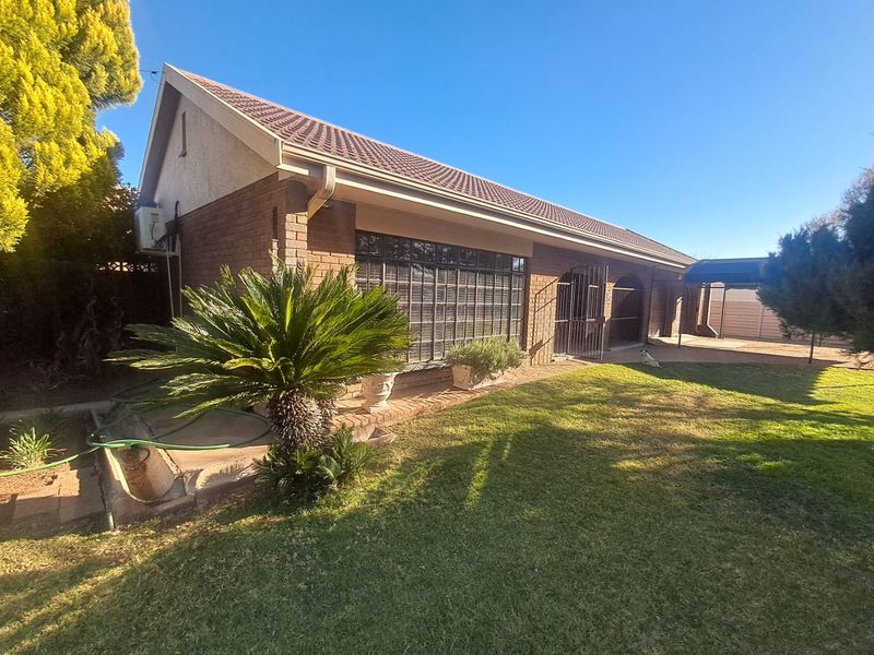 4 Bedroom house for sale in Wilkoppies - Photo 9