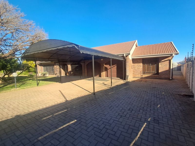 4 Bedroom house for sale in Wilkoppies - Photo 8