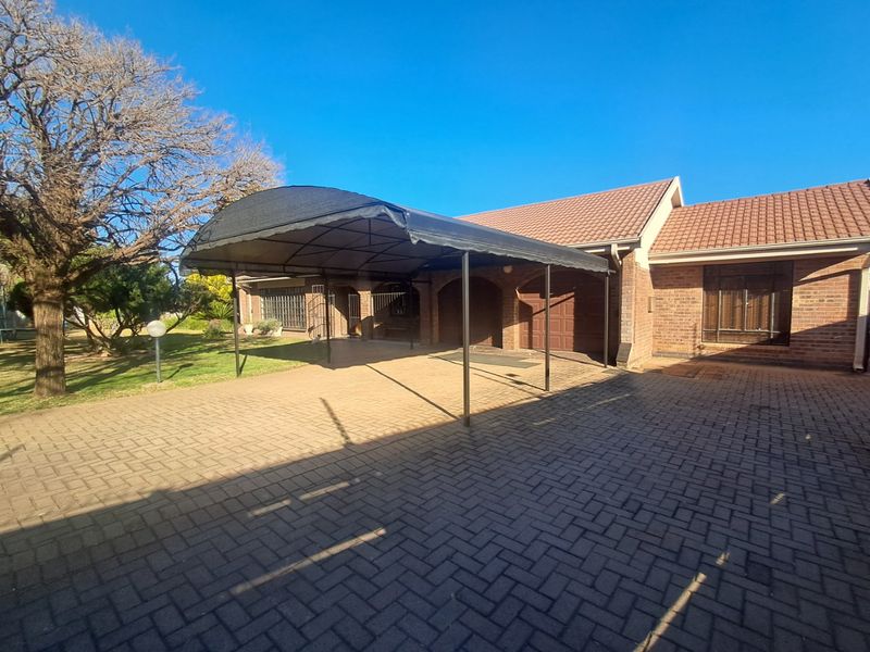 4 Bedroom house for sale in Wilkoppies - Photo 7