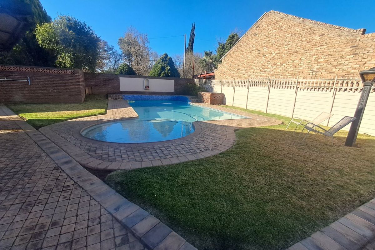 4 Bedroom house for sale in Wilkoppies - Photo 5