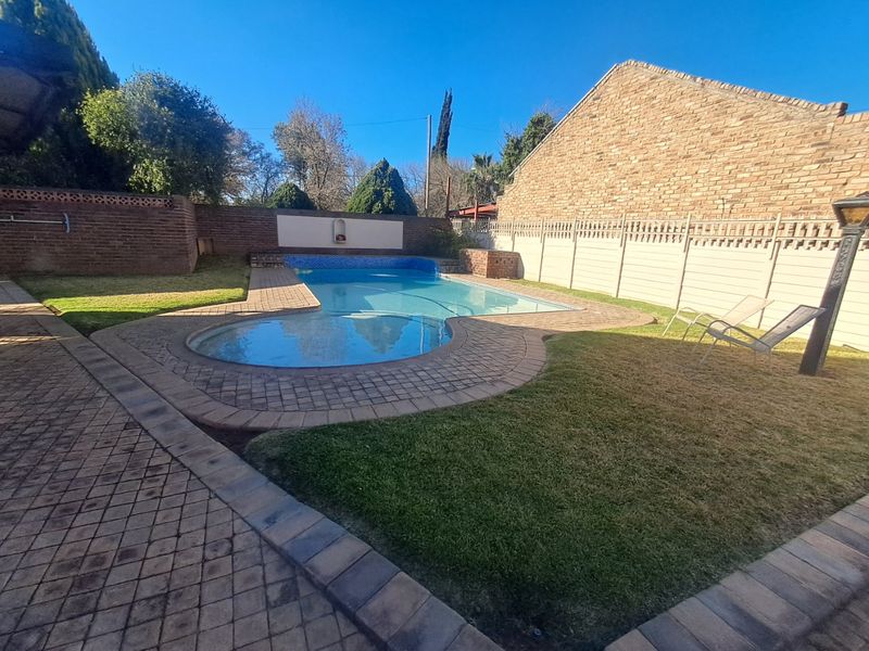4 Bedroom house for sale in Wilkoppies - Photo 5