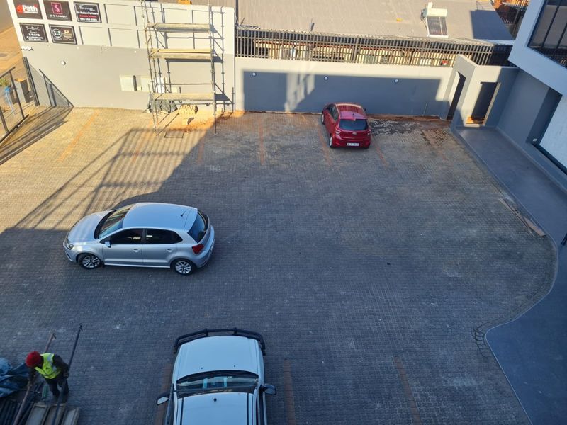 Retail/Office space in a very sought after Medical Centre - Photo 10