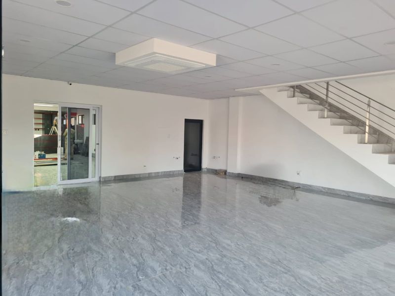 Retail/Office space in a very sought after Medical Centre - Photo 3