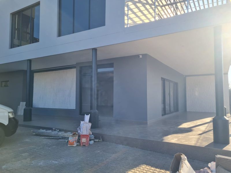 Retail/Office space in a very sought after Medical Centre - Photo 5