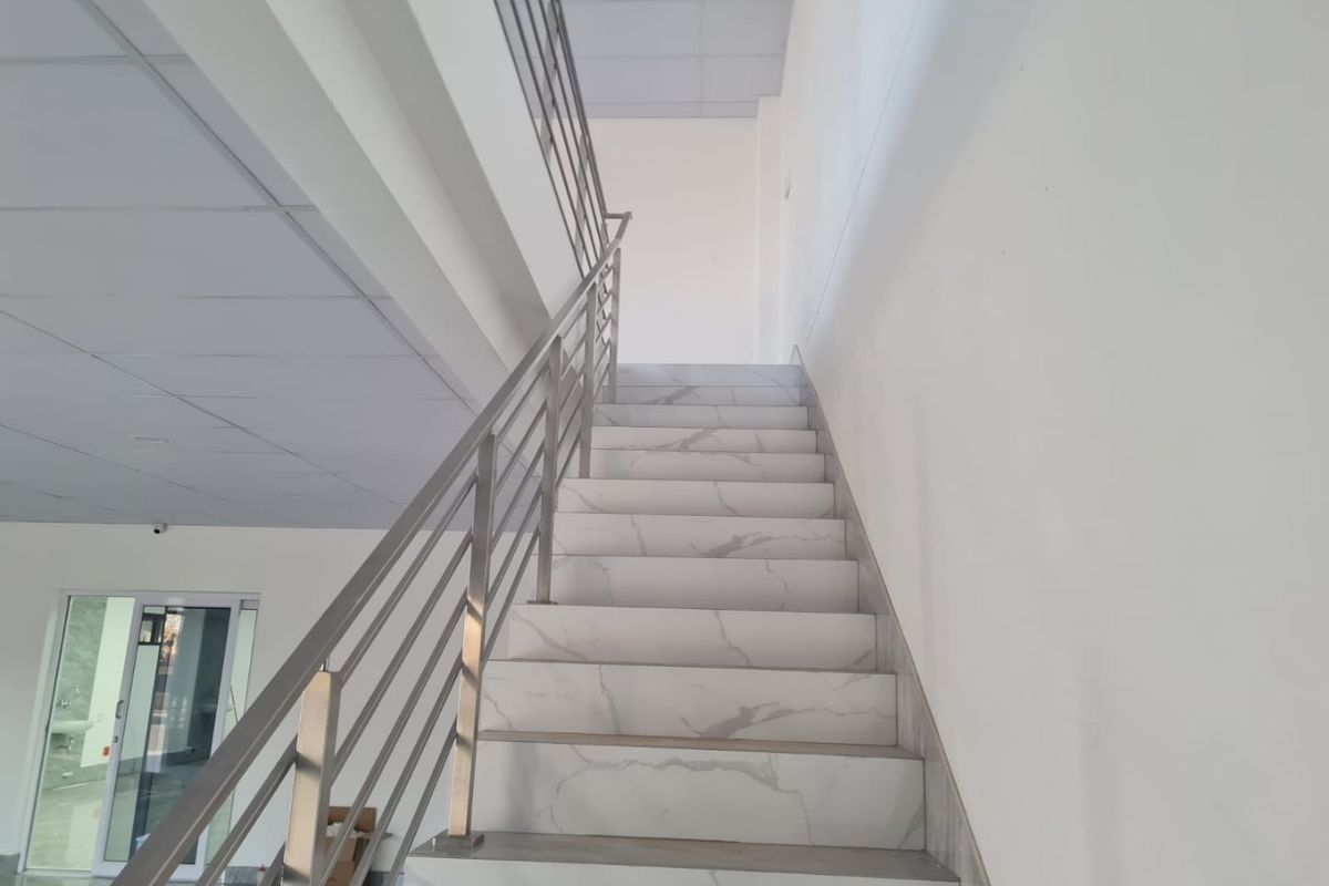 Retail/Office space in a very sought after Medical Centre - Photo 5