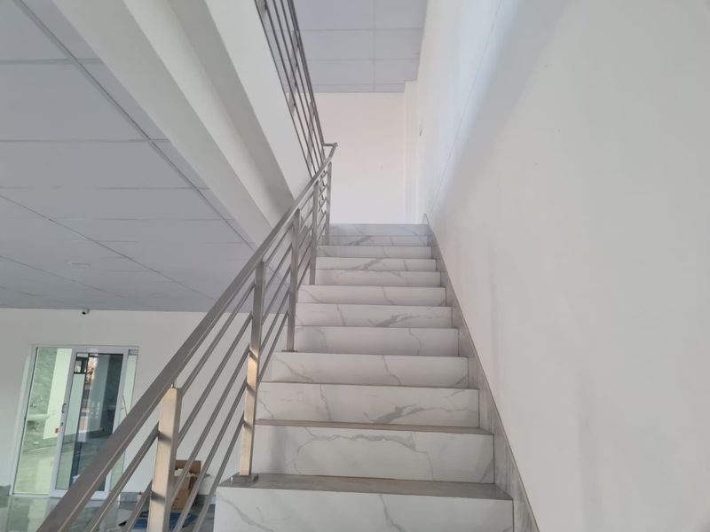 Retail/Office space in a very sought after Medical Centre - Photo 5