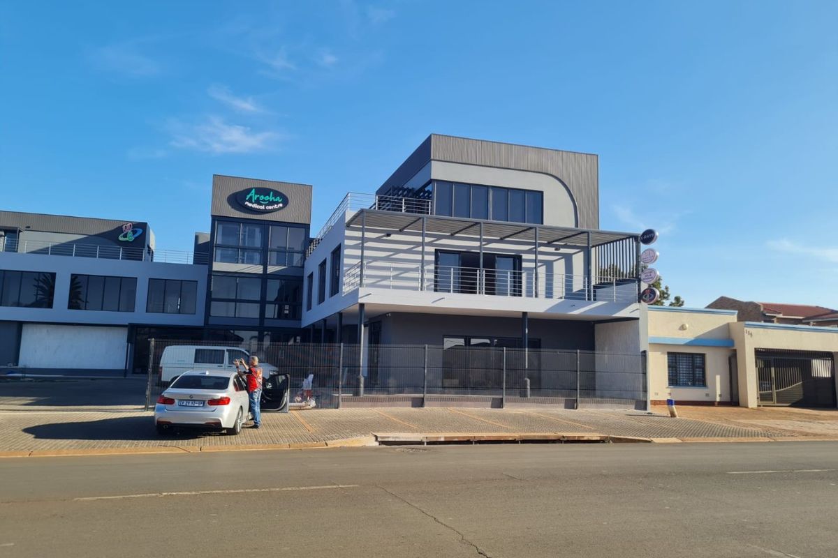 Retail/Office space in a very sought after Medical Centre - Photo 2