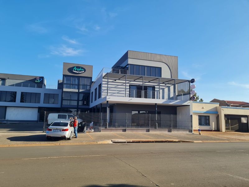 Retail/Office space in a very sought after Medical Centre - Photo 2