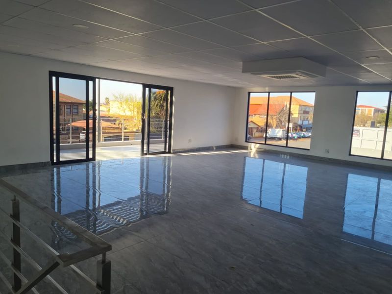 Retail/Office space in a very sought after Medical Centre - Photo 6