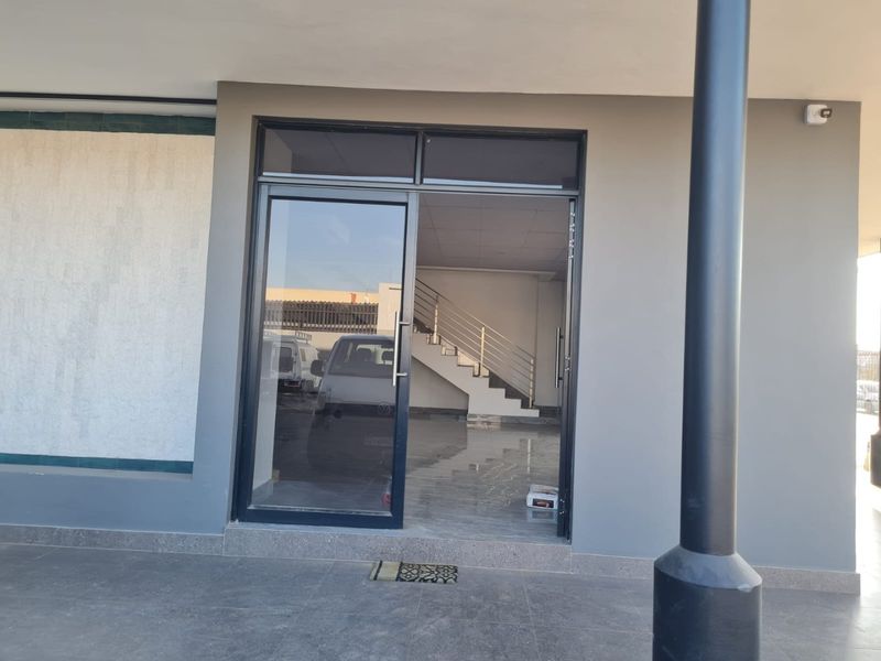 Retail/Office space in a very sought after Medical Centre - Photo 3