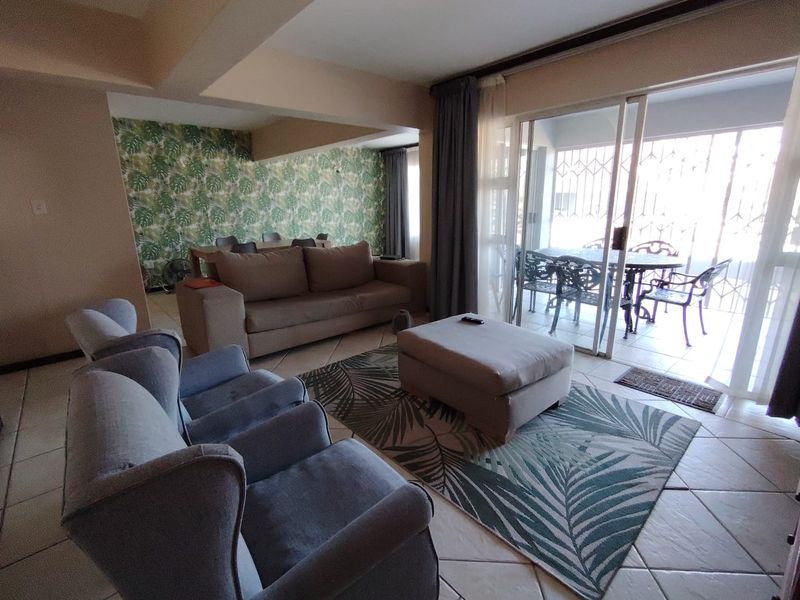 3 Bedroom 2 Bathroom Apartment With Direct Beach Access - Photo 4