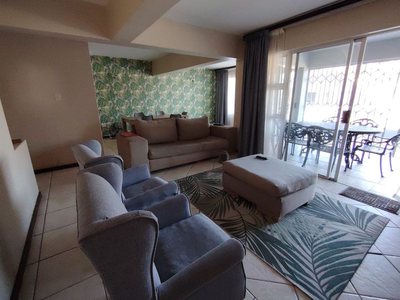 3 Bedroom 2 Bathroom Apartment With Direct Beach Access - Photo 2