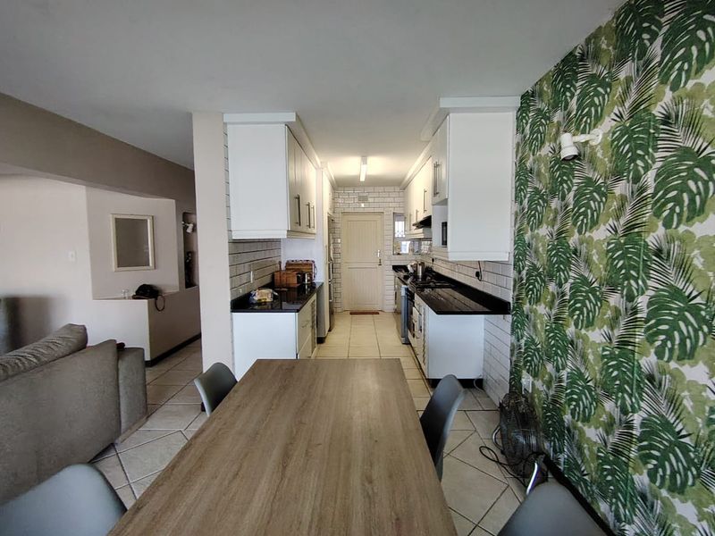 3 Bedroom 2 Bathroom Apartment With Direct Beach Access - Photo 5