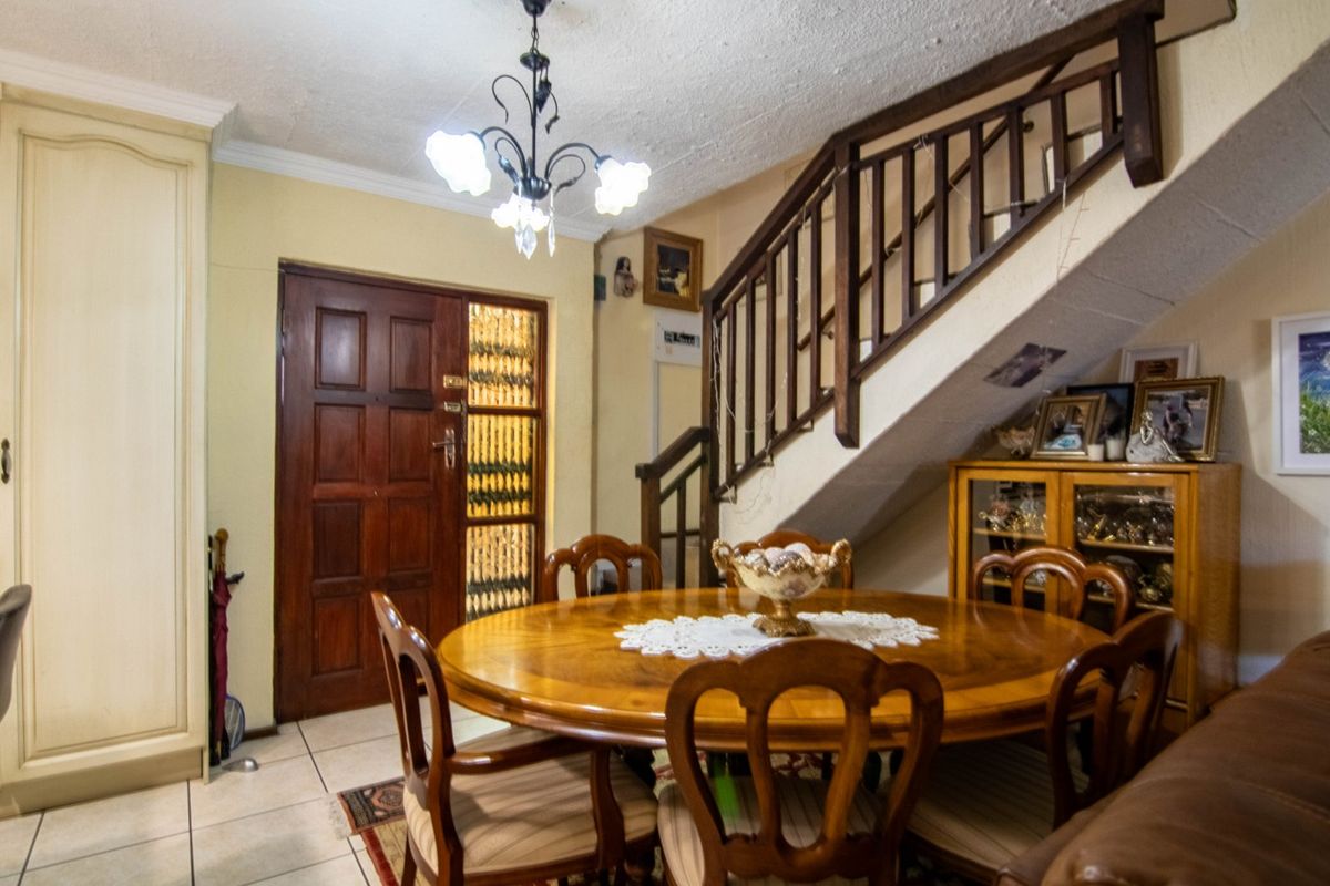 Sole & Exclusive Mandate – Modern and Spacious Comfort in Constantia Glen Security Village and PRICED to SELL!!! - Photo 3