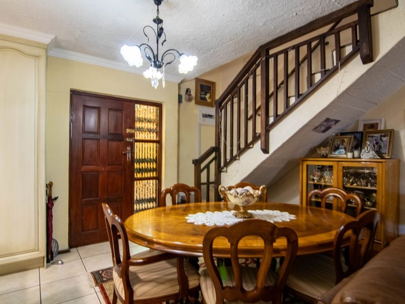 Sole & Exclusive Mandate – Modern and Spacious Comfort in Constantia Glen Security Village and PRICED to SELL!!! - Photo 3