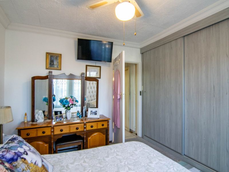 Sole & Exclusive Mandate – Modern and Spacious Comfort in Constantia Glen Security Village and PRICED to SELL!!! - Photo 9