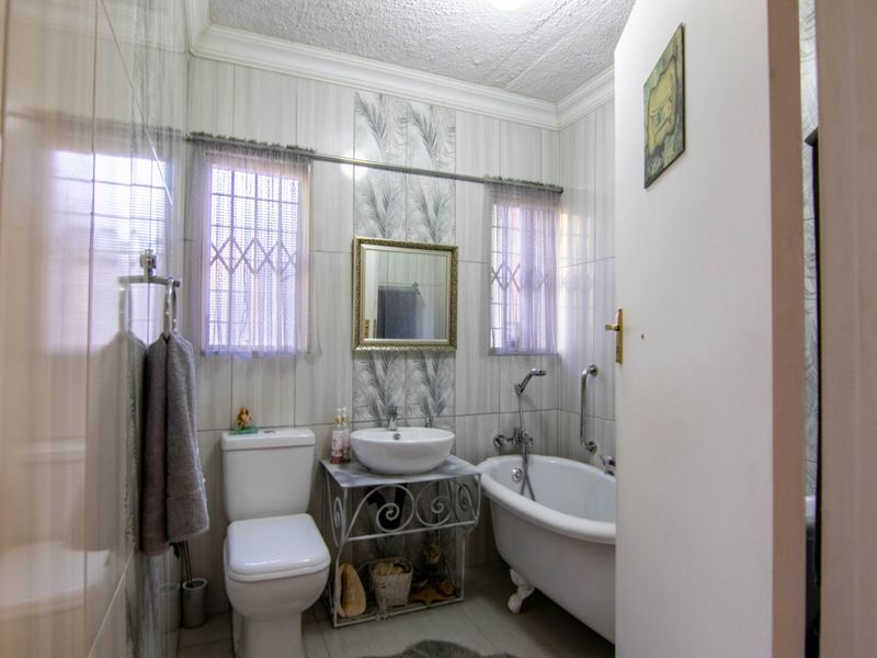 Sole & Exclusive Mandate – Modern and Spacious Comfort in Constantia Glen Security Village and PRICED to SELL!!! - Photo 10