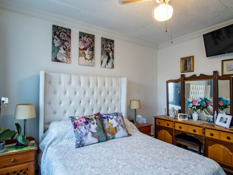 Sole & Exclusive Mandate – Modern and Spacious Comfort in Constantia Glen Security Village and PRICED to SELL!!! - Photo 8