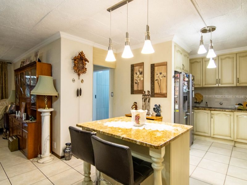 Sole & Exclusive Mandate – Modern and Spacious Comfort in Constantia Glen Security Village and PRICED to SELL!!! - Photo 6