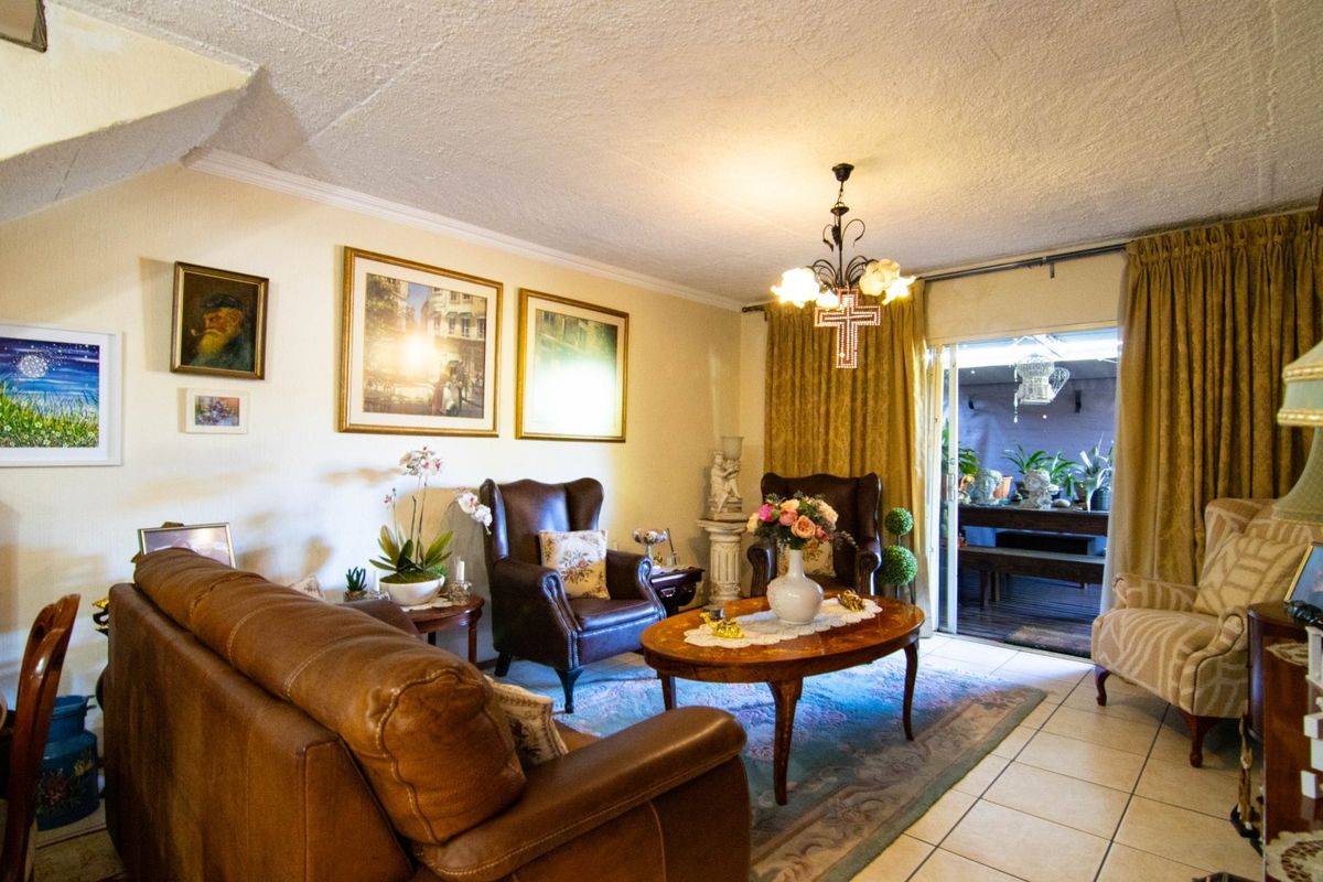 Sole & Exclusive Mandate – Modern and Spacious Comfort in Constantia Glen Security Village and PRICED to SELL!!! - Photo 4