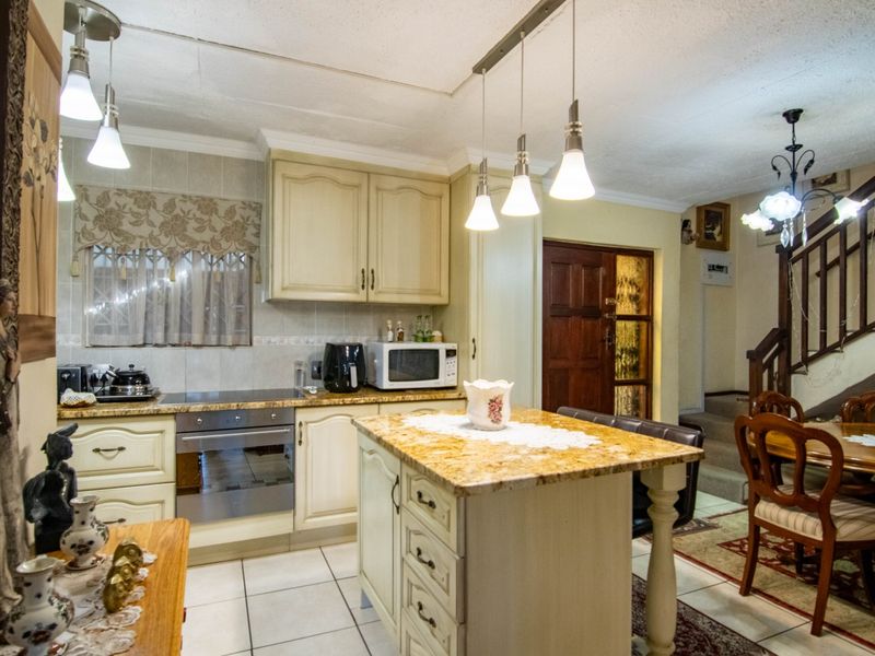 Sole & Exclusive Mandate – Modern and Spacious Comfort in Constantia Glen Security Village and PRICED to SELL!!! - Photo 7