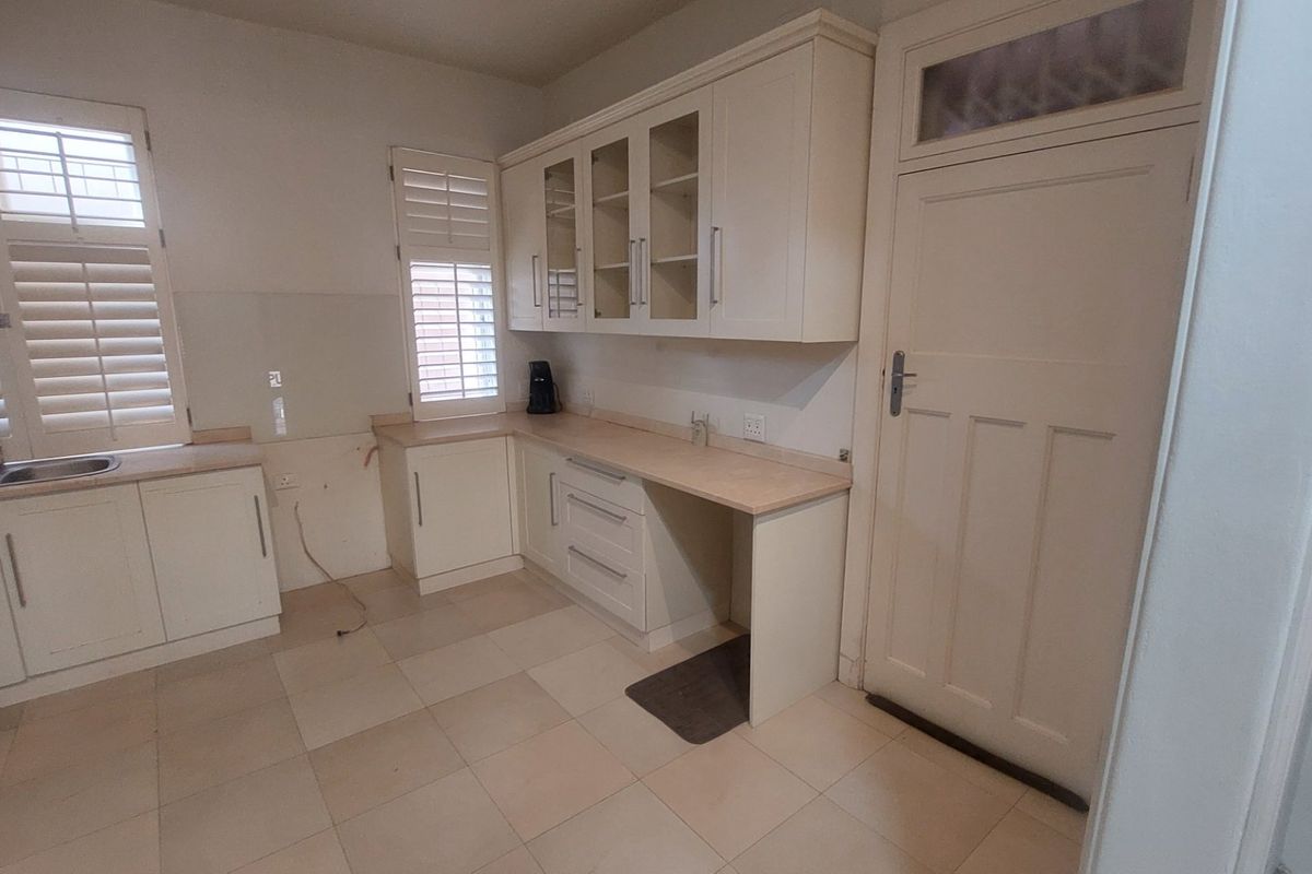 A beautiful, stylish and spacious apartment for sale in Glenwood - Photo 2