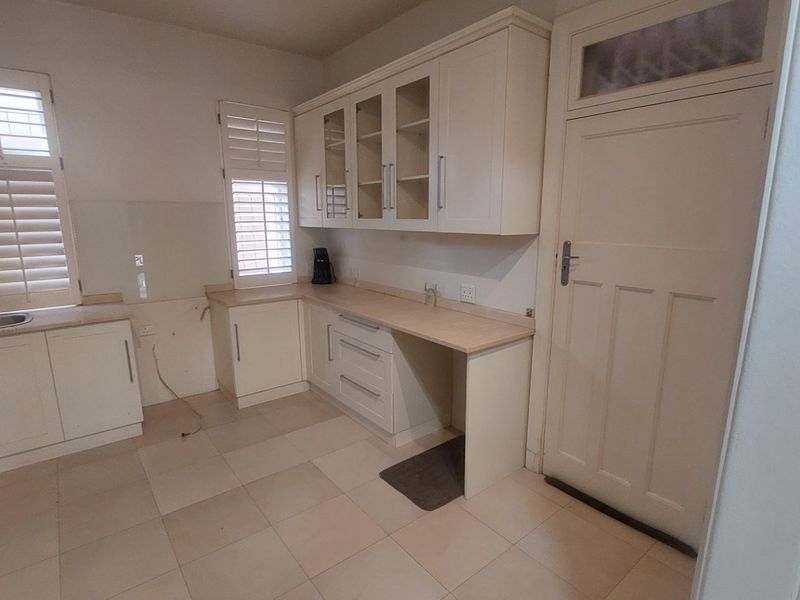 A beautiful, stylish and spacious apartment for sale in Glenwood - Photo 2